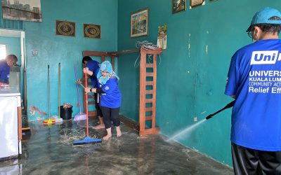 UniKL joins Keluarga Malaysia post-flood clean-up works in Hulu Langat